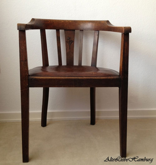 Antiker Stuhl mit Armlehne AlteLiebeHamburg