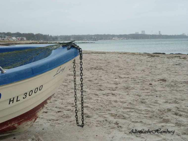Scharbeutz am Strand bei Schietwetter