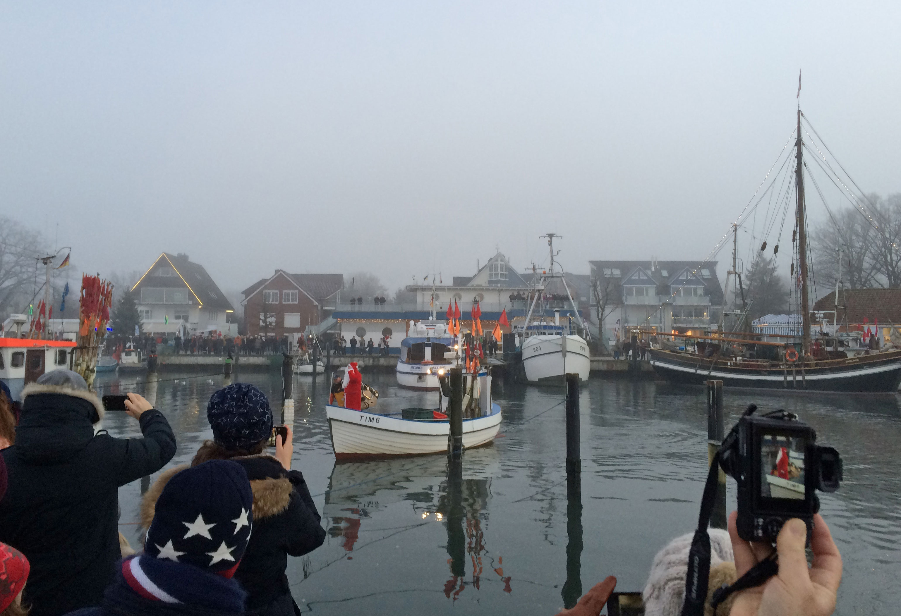 Weihnachtsmann im Niendorfer Hafen