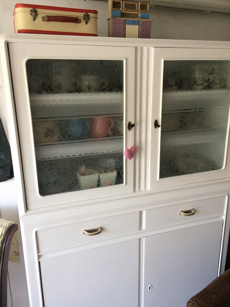 Alter Küchenschrank