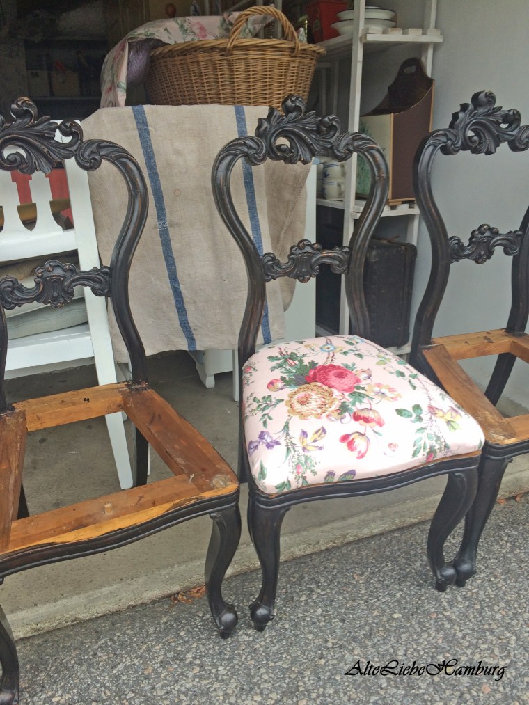 Polstersitz nach der Aufarbeitung mit neuem Stoffbezug