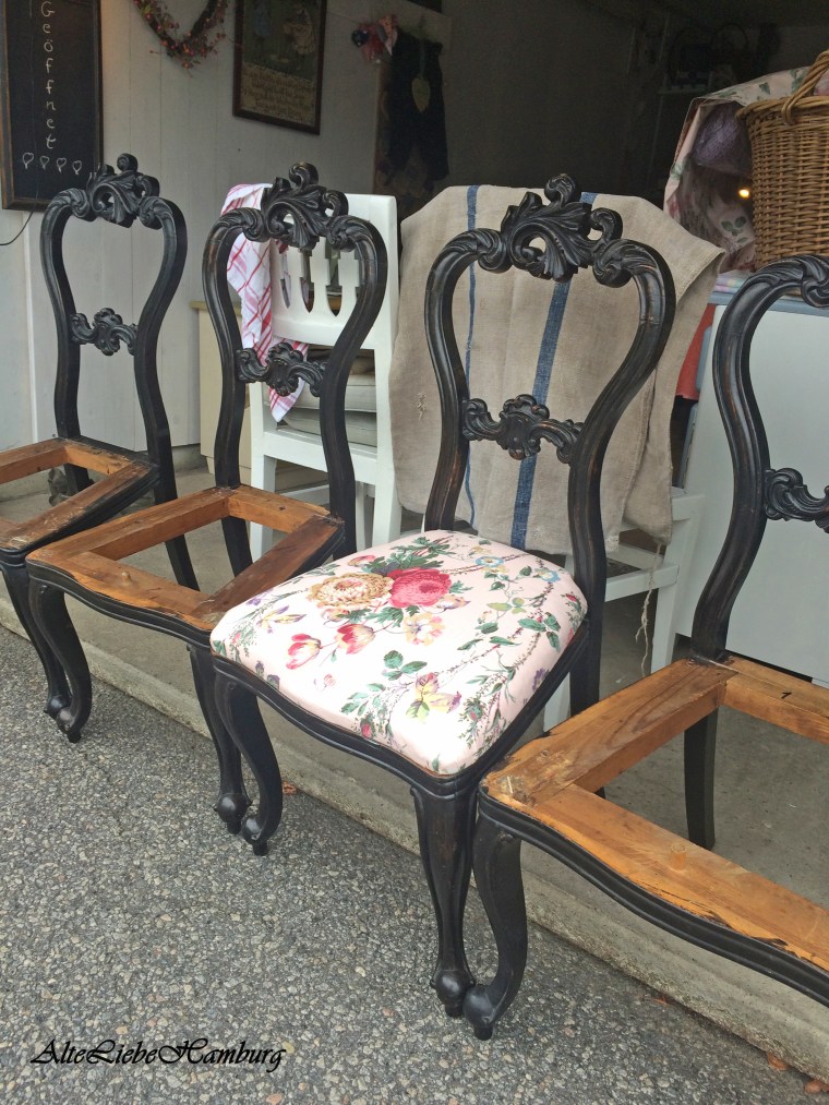Alter Stuhl mit neuem Sitzpolster