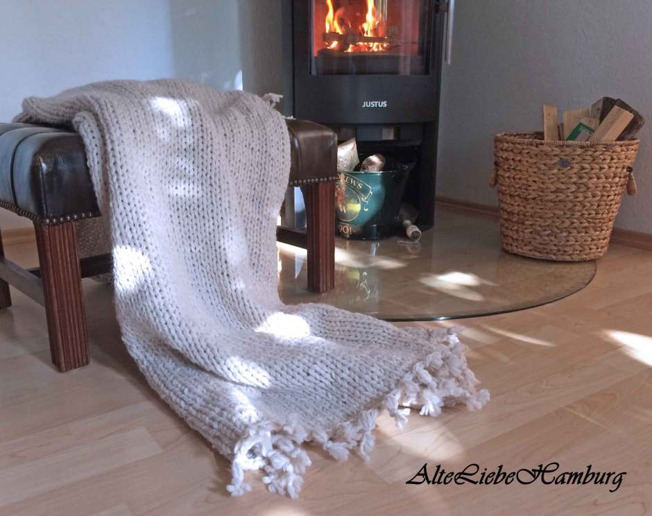 Handgestrickte Tagesdecke zum Kuscheln