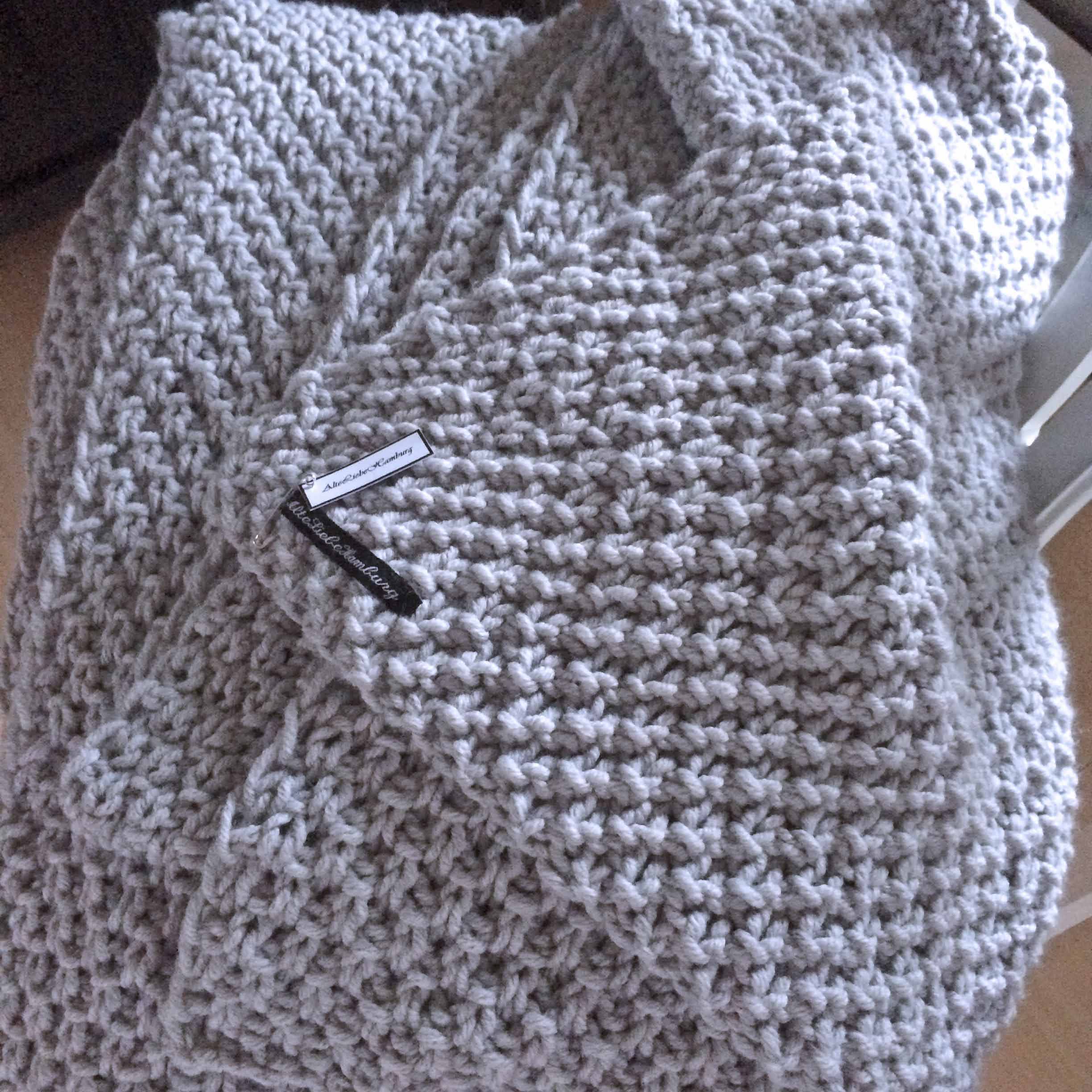 gestrickte Tagesdecke; Auftragsarbeit